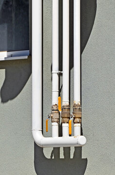 Gas pipeline with ball valve