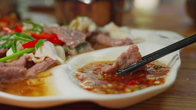 Guangxi Nanning boiled beef dip is delicious and tender