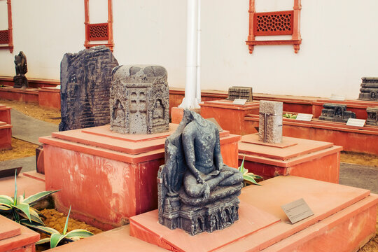 10th-century black stone Buddha sculpture in Bhumi sparsha Mudra, displayed at Patna Museum, Bihar, India