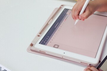 woman using tablet computer © วอน จังมึง