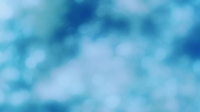 キラキラ輝く雪と水の抽象的な背景、寒色系玉ボケと幻想的な光の冬のバックグラウンド