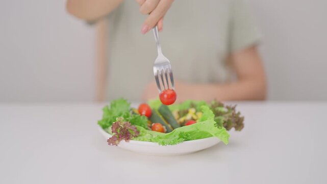 happy smiling woman with fresh organic vegetables plate. healthy nutrition, weight loss, clean eating, Healthy food eating, Vegan, Wellness, Green dieting and Healthy lifestyle
