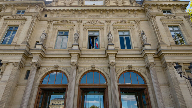 Paris Palais de Justice building facade displaying the French motto and flag