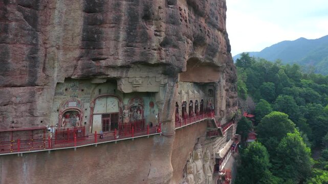 Detailed rock‑cut Buddhist sculptures on the cliff of Maijishan
Millennial grotto art, fine ancient carvings of Maijishan Buddha statues