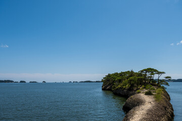 Obraz premium 日本三景・松島の馬の背 海へ伸びる天然の桟橋