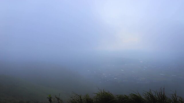 阿蘇の霧と朝日（熊本県阿蘇）