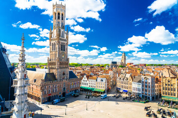 Obraz premium Panoramic view of Market square and Brugge old town, Bruges city historical centre