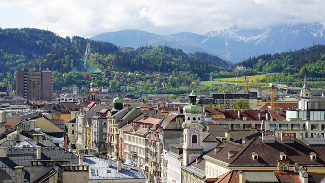 Blick auf Innsbruck, Panorama von der Stadtkirche