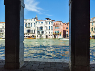 Houses and narrow alleys in Venice, Italy © Mustafa Kurnaz