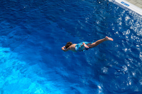 Abk&uuml;hlung - Sprung ins Schwimmbecken