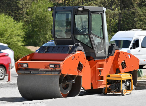Tandem vibratory road roller