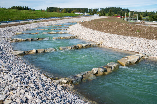 Neubau einer Fischleiter am Lech als Fischaufstiegshilfe zur Laichwanderung &uuml;ber die Staumauer des Wasserkraftwerks bei Lechbruck