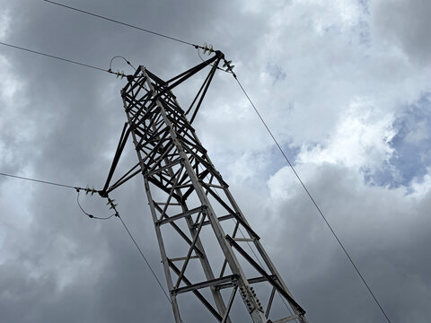 torre de alta tensi&oacute;n torreta de electricidad energ&iacute;a en d&iacute;a de tormenta IMG_8391-as26