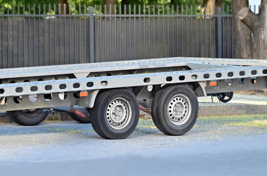 Trailer for vehicles evacuation and transportation