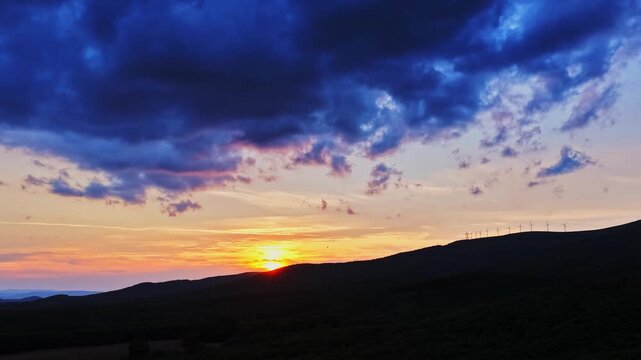 Hyperlapse, formaci&oacute;n de nubes al atardecer