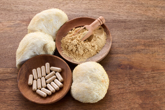Lion's mane mushroom supplement capsules and powder