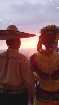 4K CHARRO Y ADELITA ATARDECER