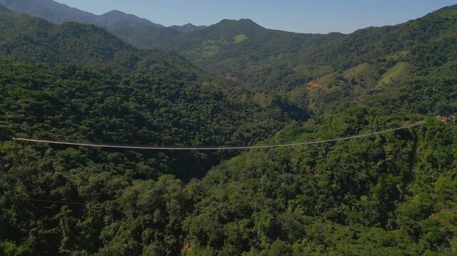 4K PUENTE COLGANTE