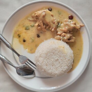 kari pakora and rice