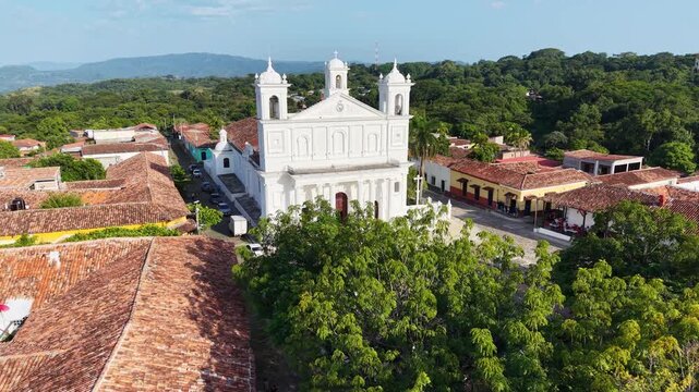 Suchitoto, cielo y lago