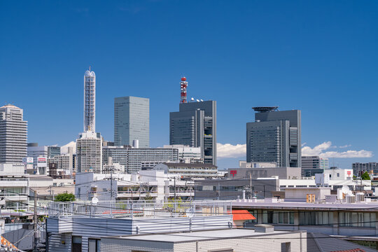 さいたま新都心の高層ビル群と手前に広がる市街地
