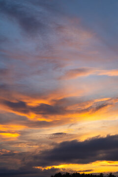 Vibrant Sunset Clouds in Evening Sky
