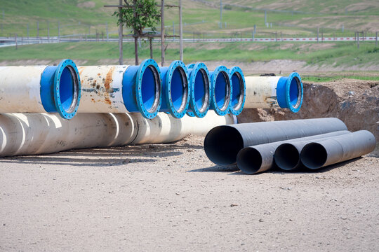 Expanding City Water Pipelines to Combat El Nino Drought.