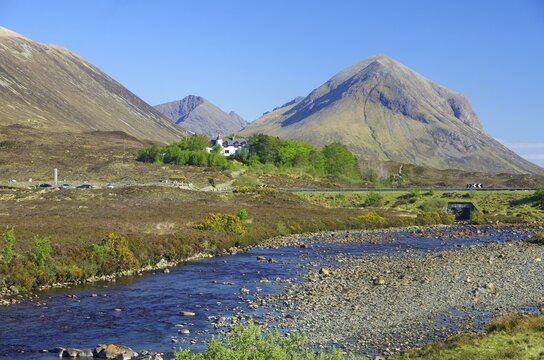Landscape with a river, mountains in the background and a small white house, Slicgachan, Isle of Skye, Scotland, Great Britain