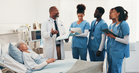 Patient, doctor and discussion with medical team for nursing practice, coaching or staff training....