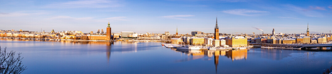 Obraz premium Winter Skyline View of Gamla Stan and Riddarholmen in Stockholm, Sweden.