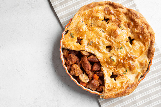 Beef steak and mushroom pie, meat pot pie