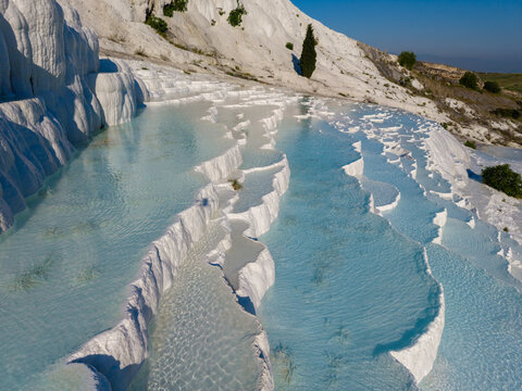 Stunning turquoise pools of Pamukkale showcase Turkey's natural beauty and serenity