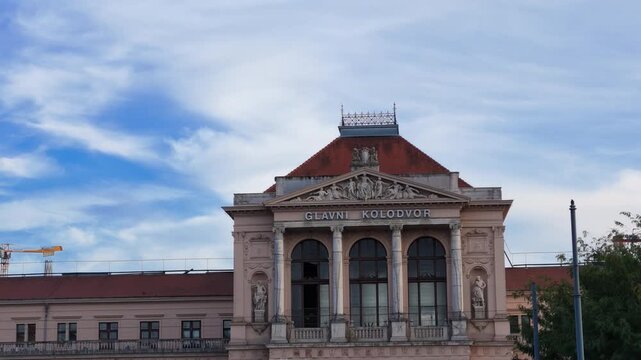 Travel video focusing on the historic facade of Zagreb Main Railway Station, known as Glavni kolodvor