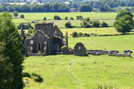 Ruins of Hore Abbey (Irish An Mhainistir Liath), a former Cistercian monastery from the 13th century.