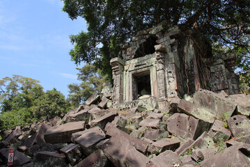 Obraz premium ruined buddhist and hindu khmer temple (beng mealea) in angkor in siem reap in cambodia 