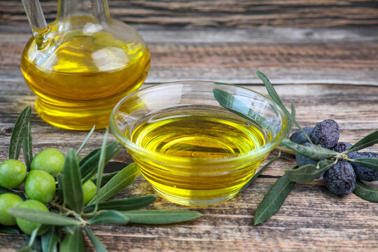 organic olive oil  in a glass bowl	