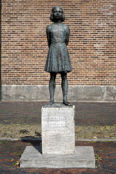 Statue der Anne Frank vor der Janskerk in Utrecht, Niederlande
