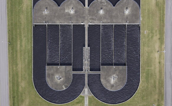 Aerial view of the activated sludge basins at a wastewater treatment plant with dark water channels and concrete walkways in Gallatin, Tennessee, United States.