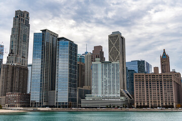 Fototapeta na wymiar Skyscraper cityscape of metropolitan city Chicago, Illinois. Chicago cityscape with skyscraper architecture. Michigan lake with Chicago city skyline in cloudy evening. Cityscape of Chicago