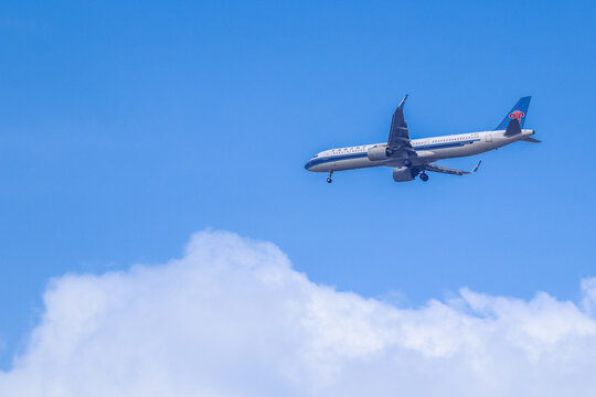 China Southern Airlines Airbus A321neo B-306L approaching Suvarnabhumi Airport in Bangkok, Thailand, on March 28, 2026, documenting international aviation and China Thailand air travel.