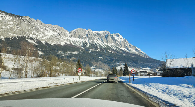 winterliche Autofahrt in &Ouml;sterreich 