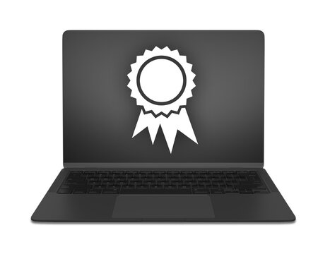 Una elegante computadora port&aacute;til negra muestra un icono de certificaci&oacute;n en su pantalla, utilizando un formato png transparente para proyectos digitales profesionales.