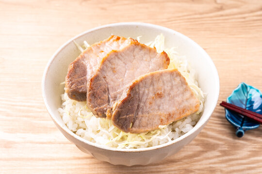 塩豚ソテー丼