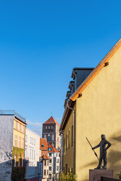 Historische Geb&auml;ude in der Stra&szlig;e Beginenberg in der Hansestadt Rostock im Herbst