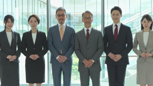大勢のビジネスマン
