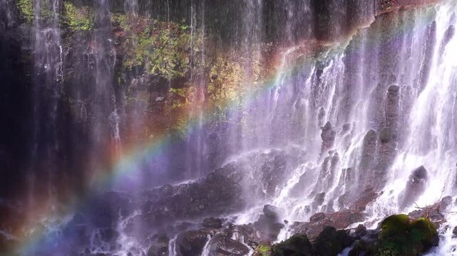 静岡県富士宮市・白糸の滝にかかる虹