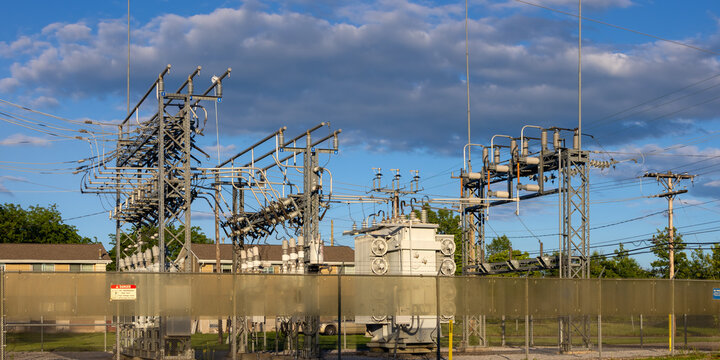 Electrical substation distributing power in a modern energy grid