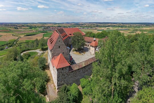 Aerial view of Hoheneck Castle youth education center from the southwest with a view of the castle courtyard, in the back Markt Ipsheim district of Neustadt an der Aisch-Bad Windsheim, Upper Aischtal, Rangau, Frankenh&ouml;he nature park Park, Steigerwald, Middle Franconia, Bavaria, Germany