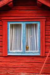 Old red Timber croft with blue window frame © Lars Johansson