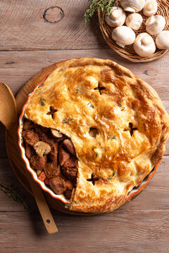 Beef steak and mushroom pie, family meat pie